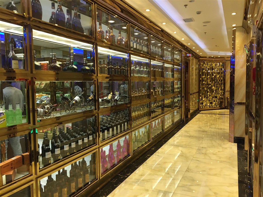 昆明喜临门量贩式KTV工程全部采用金艾陶瓷砖微晶石产品铺贴